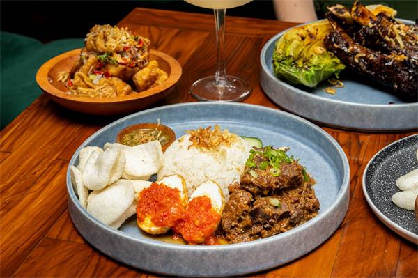 位于多伦多希腊城有一家正宗的印尼餐厅1