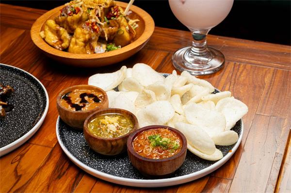 位于多伦多希腊城有一家正宗的印尼餐厅2