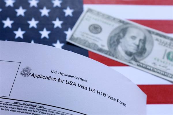 美国大型商业集团起诉特朗普收取10万美元H-1B签证费1