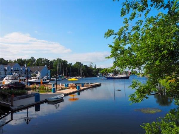 Prince Edward County 的秋末小镇:葡萄酒、湖光与慢生活1 Prince Edward County 的秋末小镇:葡萄酒、湖光与慢生活1