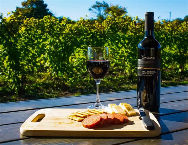 Prince Edward County 的秋末小镇:葡萄酒、湖光与慢生活2 Prince Edward County 的秋末小镇:葡萄酒、湖光与慢生活2