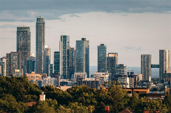 大批首次购房者重返市场！多伦多公寓市场进入“清算期”：投资者抛售房产2