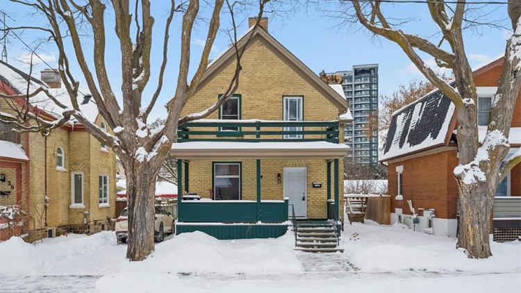 【性价比之选】$59.9万起入住Kitchener核心区！2026新装修！ 刚需自住+投资分租首选，  $599,900