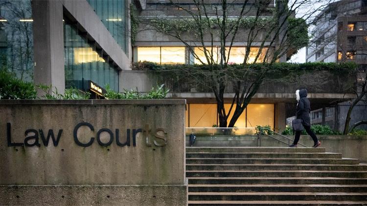 入室抢劫并用球棒殴打女子，卑诗男子获大幅减刑：法官称其已彻底改过自新