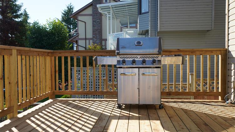 后院建Deck需要申请Permit吗？多高开始需要审批？哪些情况最容易违规？