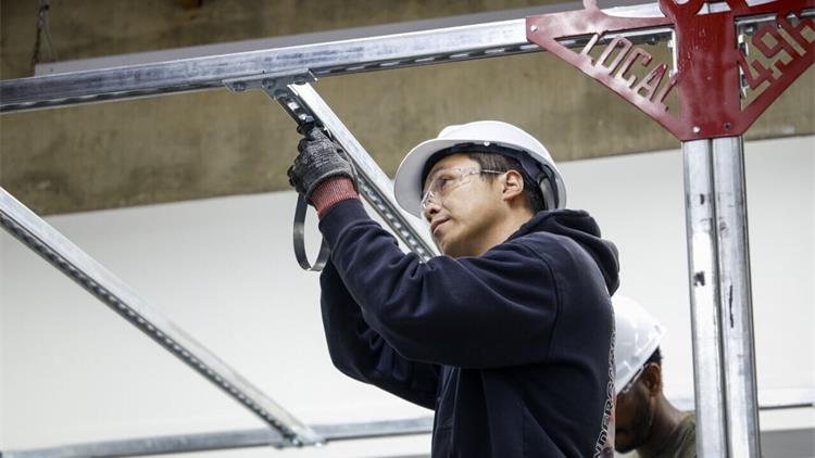 加拿大6月失业率降至6.5% 青年新增3.3万个岗位，制造业继续承压
