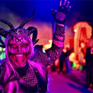 万圣节派对、萌宠夜游、哈利波特魔法体验和喜剧演出本周登场